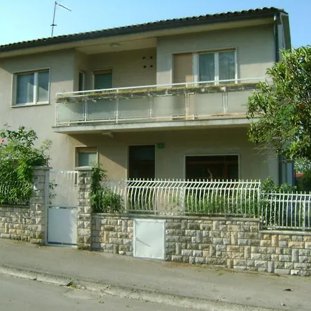 For Holidays In Πούλα