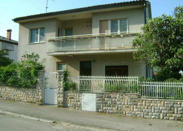 For Holidays In Πούλα