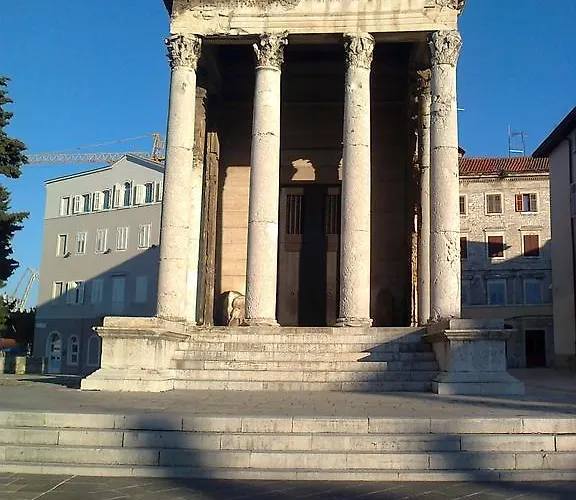 For Holidays In * Pola