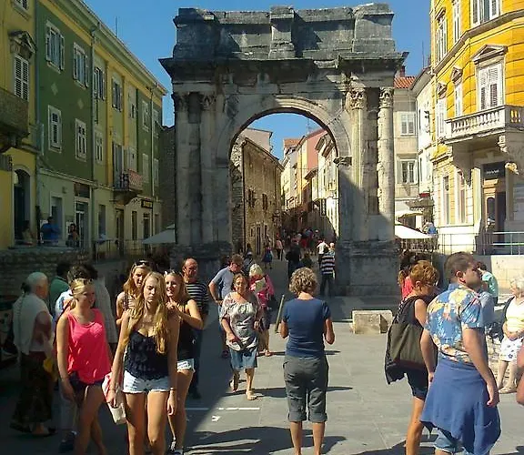 For Holidays In Póla